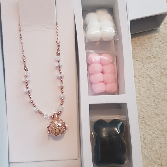 Aromatherapy Necklace - Picture 4 of 8